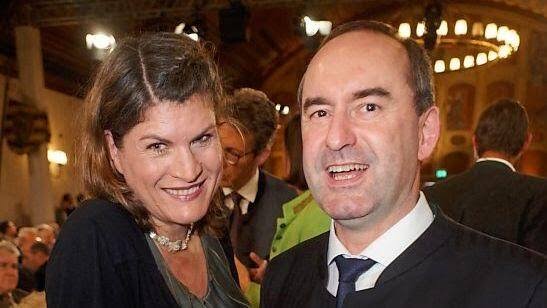 ehefrau von django asül